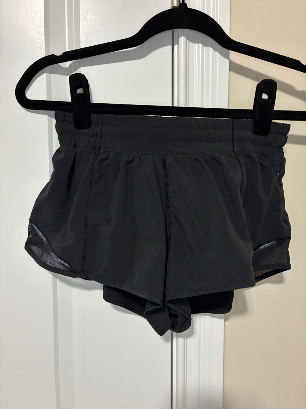 Lululemon Hotty Hot Shorts 2” - Picture 3 of 4